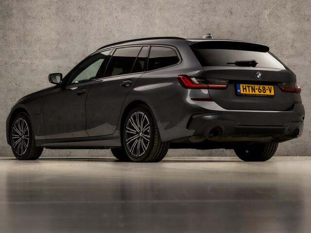BMW 3-SERIE Touring 330e xDrive M Sport 293Pk Automaat (PANORAMADAK, M PAKKET, LASER KOPLAMPEN, MEMORY SEATS, HEAD-UP DISPLAY, HARMAN/KARDON, 360 CAMERA, ADAPTIVE CRUISE, APPLE CARPLAY, NIEUWE APK, NIEUWSTAAT)