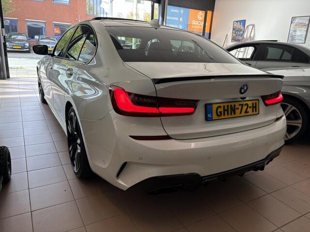 BMW 3-SERIE 330i/ head-up /keyless entry/M-Sport