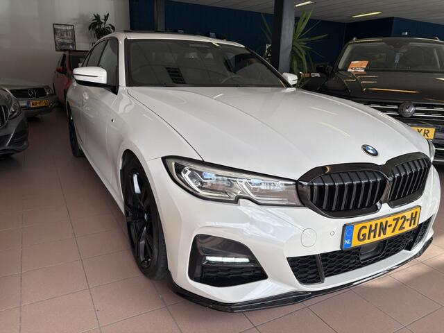 BMW 3-SERIE 330i/ head-up /keyless entry/M-Sport