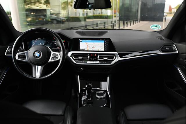 BMW 3-SERIE 318i Executive Sport Line Automaat / Sportstoelen / LED / Live Cockpit Professional / Stoelverwarming / Cruise Control