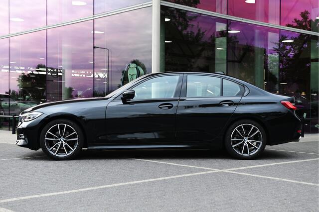 BMW 3-SERIE 318i Executive Sport Line Automaat / Sportstoelen / LED / Live Cockpit Professional / Stoelverwarming / Cruise Control