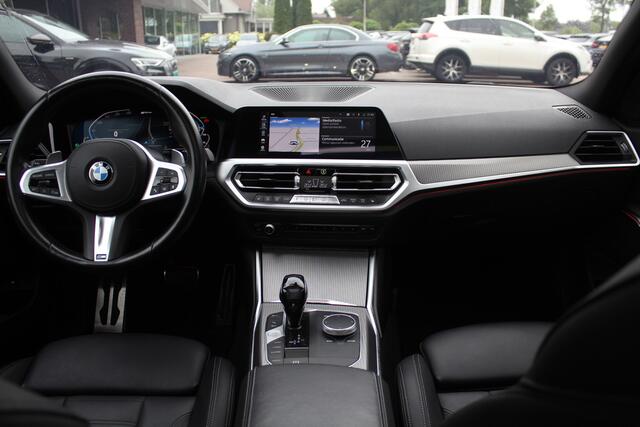 BMW 3-SERIE 320e Business Ed. M Sport / Camera / Leder / Harman Kardon / 19'' / CarPlay / DAB / Cruise Control