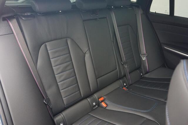 BMW 3-SERIE Touring 330e M Sportpakket Pro 19'' / Harman Kardon / Panoramadak / Driving Assistant Professional
