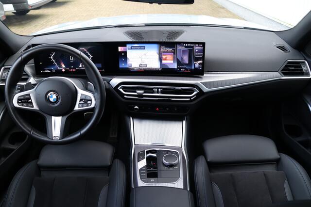 BMW 3-SERIE Touring 330i M-Sport | Adap. Cruise | Widescreen | Stoelverwarming | Camera | Climate Control | Navigatie | Carplay | 20''