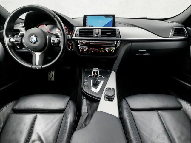 BMW 3-SERIE 320i M Sport 184Pk Automaat (GROOT NAVI, M PAKKET, HARMAN/KARDON, APPLE CARPLAY, SPORT AUTOMAAT, STOELVERWARMING, LEDEREN SPORTSTOELEN, DIGITAL COCKPIT, GETINT GLAS, FLIPPERS, NIEUWSTAAT)