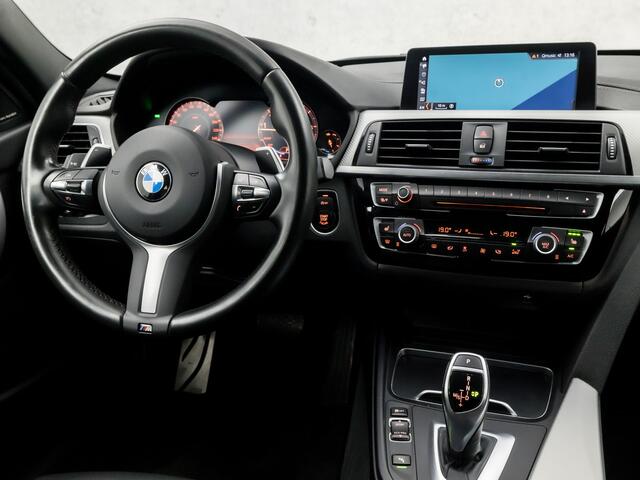 BMW 3-SERIE 320i M Sport 184Pk Automaat (GROOT NAVI, M PAKKET, HARMAN/KARDON, APPLE CARPLAY, SPORT AUTOMAAT, STOELVERWARMING, LEDEREN SPORTSTOELEN, DIGITAL COCKPIT, GETINT GLAS, FLIPPERS, NIEUWSTAAT)