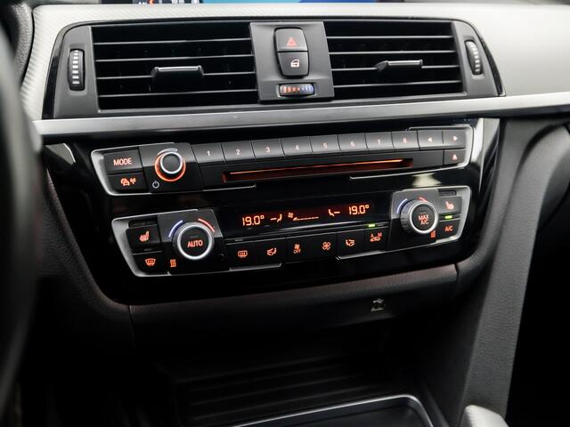 BMW 3-SERIE 320i M Sport 184Pk Automaat (GROOT NAVI, M PAKKET, HARMAN/KARDON, APPLE CARPLAY, SPORT AUTOMAAT, STOELVERWARMING, LEDEREN SPORTSTOELEN, DIGITAL COCKPIT, GETINT GLAS, FLIPPERS, NIEUWSTAAT)