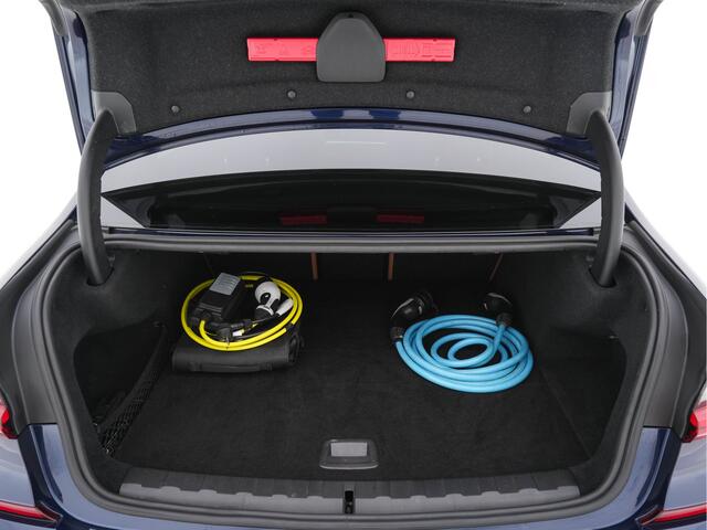 BMW 3-SERIE 330e eDrive Edition M-Sportpack (INCL.BTW) *LUXURY-LEATHER | FULL-LED | HEATED-SPORTSEATS | DIGI-COCKPIT | HIFI-SOUND | NAVI-FULLMAP | AMBIENT-LIGHT | 19''ALU*