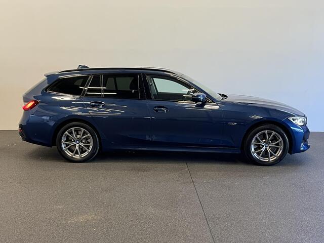 BMW 3-SERIE Touring 320e Sportline Aut-8 Panoramadak HUD Laser Licht Adaptive Cruise Trekhaak Leder Navi PDC VA