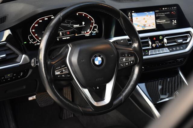 BMW 3-SERIE 330e High Executive Shadow Line | ACC | 19'' M Wielen | Stuur + Stoelverwarming | CarPlay | Live Cockpit Pro |