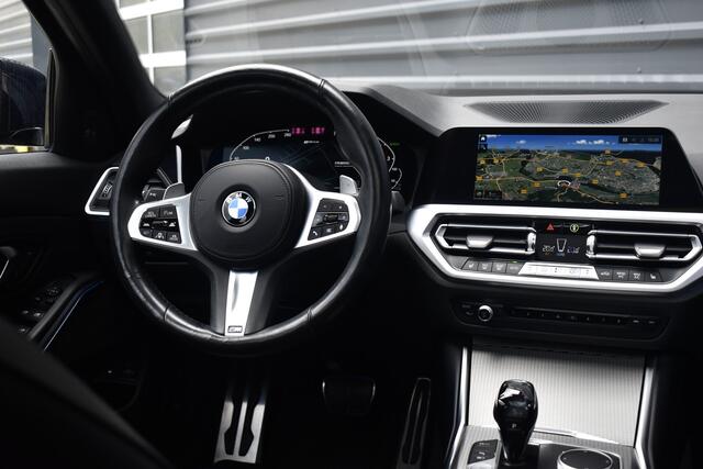 BMW 3-SERIE 330e M Sport Individual | Schuif/Kanteldak | ACC | Laser Light | Memory | Harman/Kardon | Camera |