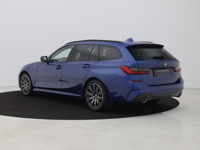 BMW 3-SERIE Touring 330e Touring M-Sport | PANO | CAMERA | KEYLESS | STOEL- EN STUURVERW. | TREKHAAK