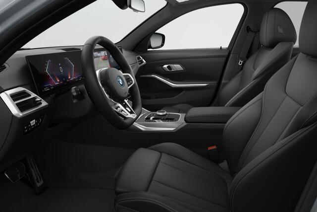 BMW 3-SERIE Sedan 330e | M Sport | Comfort Pack | Glazen dak | Active Cruise Control