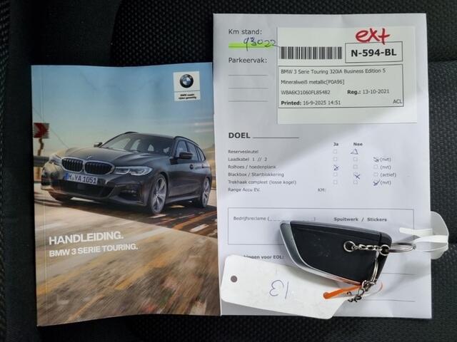 BMW 3-SERIE Touring 320i Business Edition (184PK) 1e-Eig. & Dealer-Onderh. BOVAG-Garantie. NL-Auto.