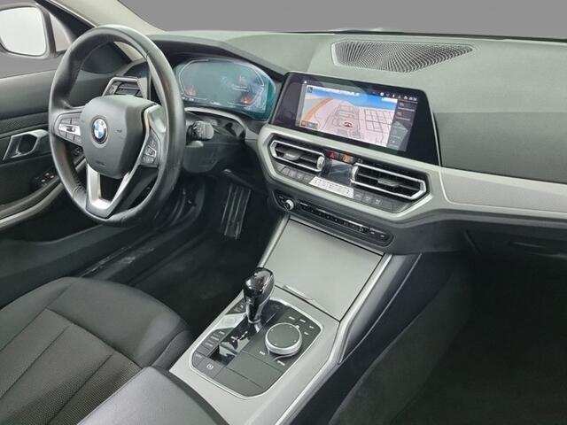 BMW 3-SERIE Touring 320i Business Edition (184PK) 1e-Eig. & Dealer-Onderh. BOVAG-Garantie. NL-Auto.