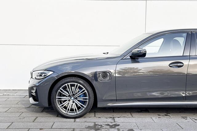 BMW 3-SERIE Sedan 330e High Executive