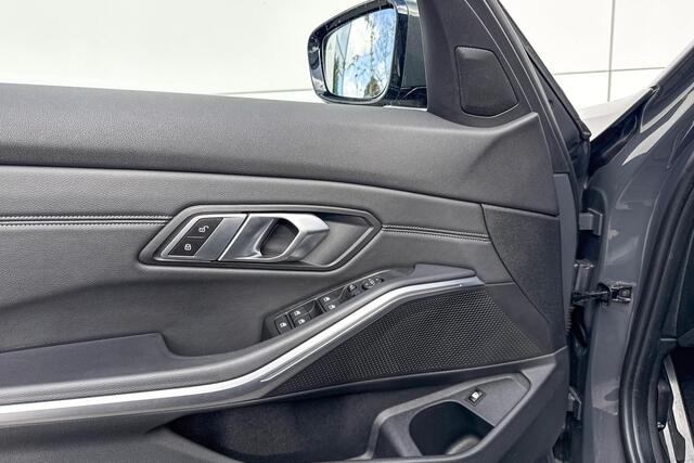 BMW 3-SERIE Sedan 330e High Executive