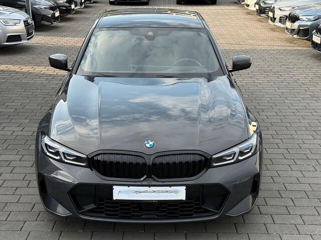BMW 3-SERIE 320d xDrive M-SPORT ** LED, NAVI+, HALF-LEDER, HuD, ACC, 19-inch LMV, DRAVIT GRAU ** 1e EIG - UNFALLFREI - BMW GAR ** ** INFORMEER OOK NAAR ONZE AANTREKKELIJKE FINANCIAL-LEASE TARIEVEN **