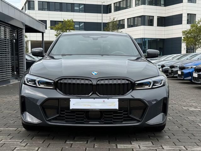 BMW 3-SERIE 320d xDrive M-SPORT ** LED, NAVI+, HALF-LEDER, HuD, ACC, 19-inch LMV, DRAVIT GRAU ** 1e EIG - UNFALLFREI - BMW GAR ** ** INFORMEER OOK NAAR ONZE AANTREKKELIJKE FINANCIAL-LEASE TARIEVEN **