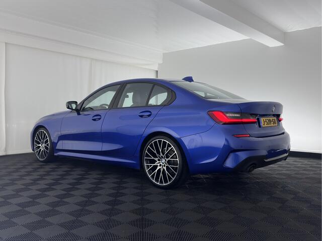BMW 3-SERIE 320i High Executive M-Sportpack (INCL.BTW) *LEATHER-MICROFIBRE | FULL-LED | HEATED-SPORTSEATS | BLIND-SPOT | HIFI-SOUND | KEYLESS | NAVI-FULLMAP | ECC | PDC | CRUISE | 20''ALU*