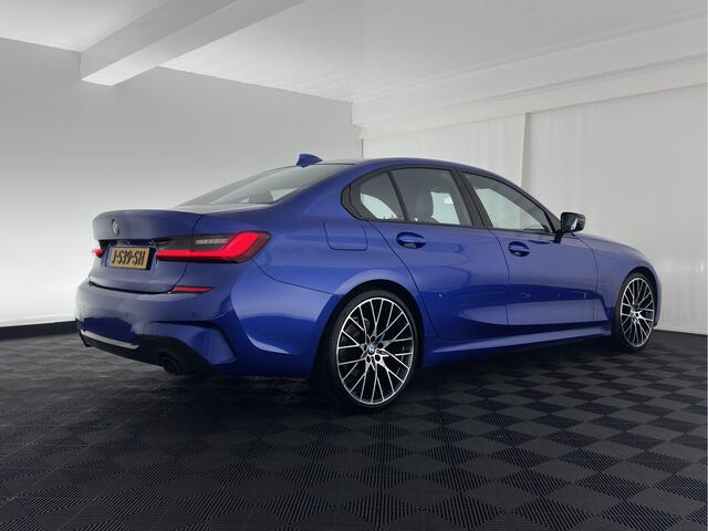 BMW 3-SERIE 320i High Executive M-Sportpack (INCL.BTW) *LEATHER-MICROFIBRE | FULL-LED | HEATED-SPORTSEATS | BLIND-SPOT | HIFI-SOUND | KEYLESS | NAVI-FULLMAP | ECC | PDC | CRUISE | 20''ALU*