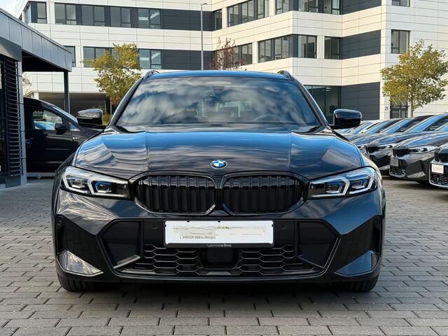 BMW 3-SERIE Touring 320d xDrive M-SPORT ** LED, NAVI+, LEDER, PANORAMA, H&K, HuD, TREKH, 19-inch LMV ** 1e EIG - UNFALLFREI ** ** INFORMEER OOK NAAR ONZE AANTREKKELIJKE FINANCIAL-LEASE TARIEVEN **