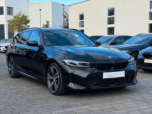 BMW 3-SERIE Touring 320d xDrive M-SPORT ** LED, NAVI+, LEDER, PANORAMA, H&K, HuD, TREKH, 19-inch LMV ** 1e EIG - UNFALLFREI ** ** INFORMEER OOK NAAR ONZE AANTREKKELIJKE FINANCIAL-LEASE TARIEVEN **