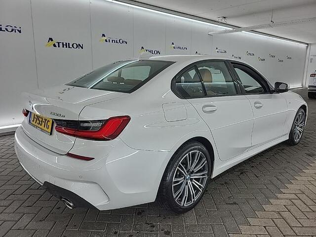 BMW 3-SERIE 330e M-Sport | Navi | Leder | Sfeer Verlichting