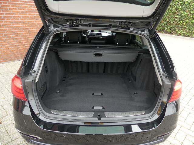 BMW 3-SERIE Touring 318i High Executive / Sportstoelen / Leer