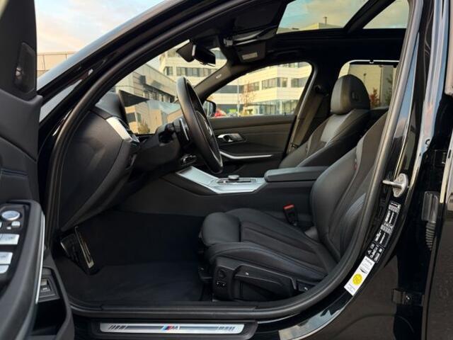BMW 3-SERIE Touring 320d xDrive M-SPORT ** LED, NAVI+, HALF-LEDER, PANO, H&K, HuD, TREKH, 19-inch LMV ** 1e EIG - UNFALLFREI ** ** INFORMEER OOK NAAR ONZE AANTREKKELIJKE FINANCIAL-LEASE TARIEVEN **