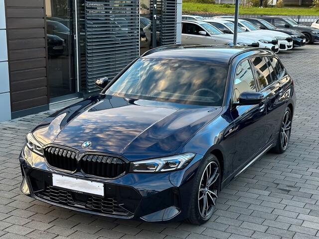 BMW 3-SERIE Touring 320d xDrive M-SPORT ** LED, NAVI+, HALF-LEDER, VERW. STUUR, HuD, TREKH, 19-inch LMV, TANSANIT BLAU ** 1e EIG - UNFALLFREI ** ** INFORMEER OOK NAAR ONZE AANTREKKELIJKE FINANCIAL-LEASE TARIEVEN **
