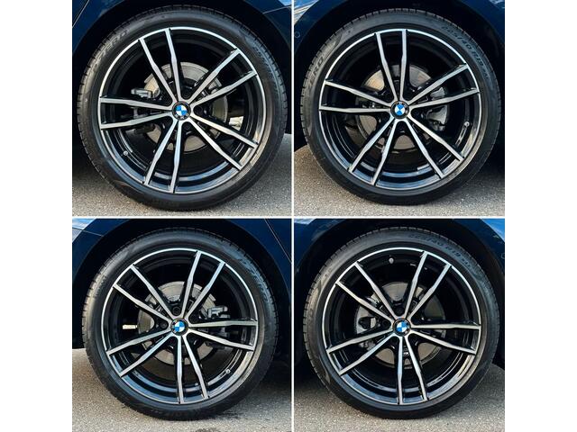 BMW 3-SERIE Touring 320d xDrive M-SPORT ** LED, NAVI+, HALF-LEDER, VERW. STUUR, HuD, TREKH, 19-inch LMV, TANSANIT BLAU ** 1e EIG - UNFALLFREI ** ** INFORMEER OOK NAAR ONZE AANTREKKELIJKE FINANCIAL-LEASE TARIEVEN **