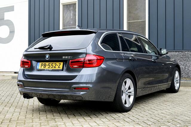 BMW 3-SERIE Touring 320i Sport-Line Rijklaarprijs-Garantie Trekhaak Leder Navigatie Airco Sport Interieur