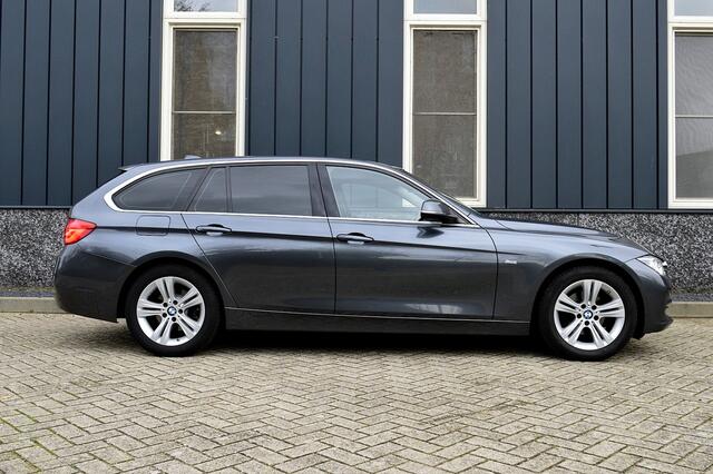 BMW 3-SERIE Touring 320i Sport-Line Rijklaarprijs-Garantie Trekhaak Leder Navigatie Airco Sport Interieur
