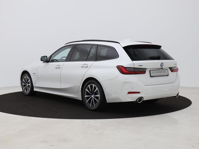 BMW 3-SERIE Touring 320e xDrive Business Edition | PANO | CAMERA | KEYLESS | HUD | STOELVERW. | TREKHAAK