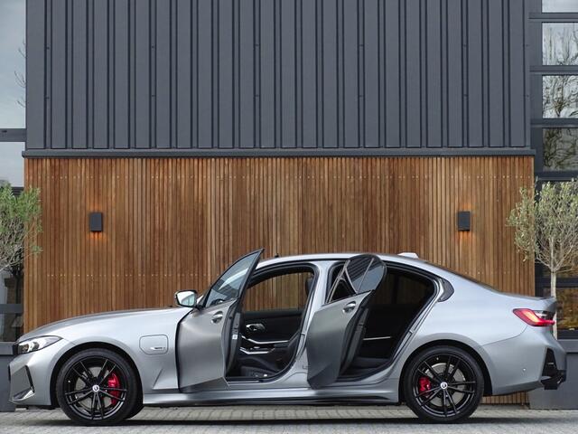 BMW 3-SERIE 330e 292PK M-Sport / Frozen Grey / Carbon / Harman Kardon / Head