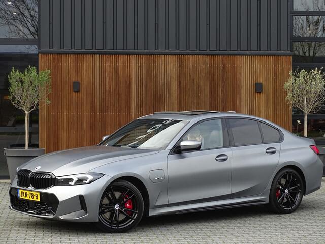 BMW 3-SERIE 330e 292PK M-Sport / Frozen Grey / Carbon / Harman Kardon / Head
