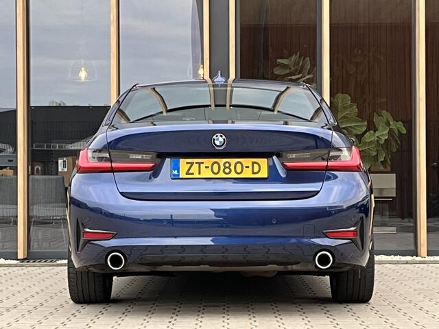BMW 3-SERIE 320i Executive | Carplay | Stoelverwarming | Sportstoelen |