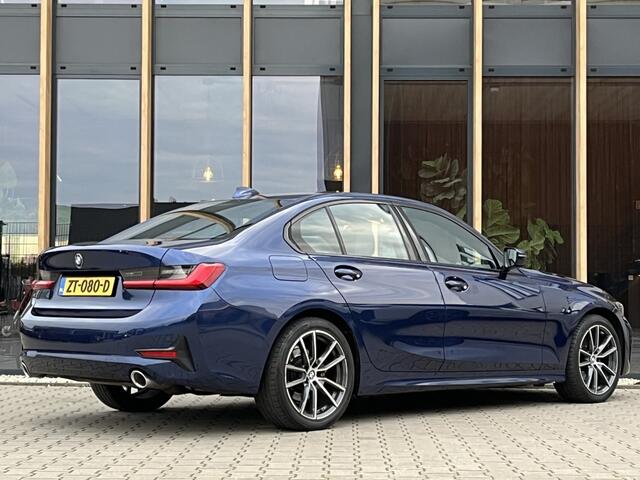 BMW 3-SERIE 320i Executive | Carplay | Stoelverwarming | Sportstoelen |