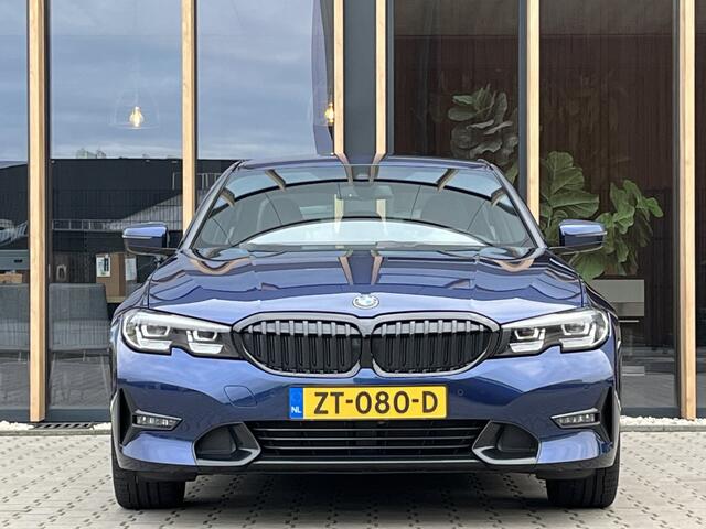 BMW 3-SERIE 320i Executive | Carplay | Stoelverwarming | Sportstoelen |