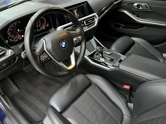 BMW 3-SERIE 320i Executive | Carplay | Stoelverwarming | Sportstoelen |