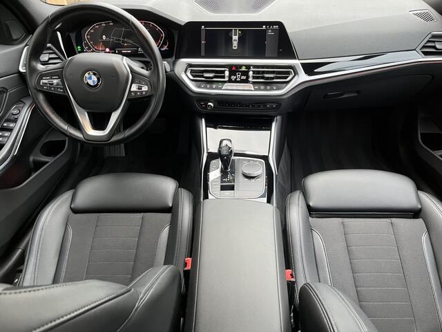 BMW 3-SERIE 320i Executive | Carplay | Stoelverwarming | Sportstoelen |
