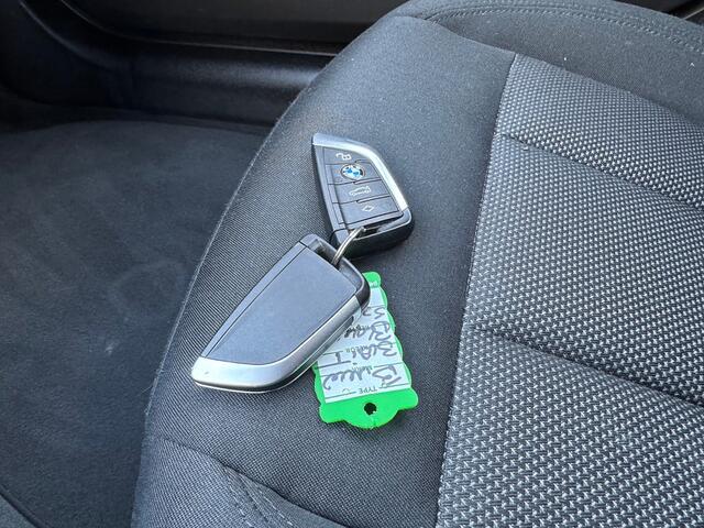 BMW 3-SERIE 318 i Touring autom nw model ecc,curvedscreen,navi,lmv,led,pdc,carplay