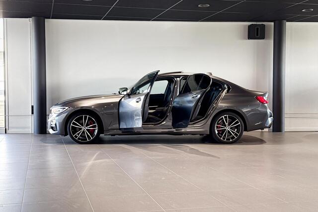 BMW 3-SERIE Sedan 330e eDrive Edition | M Sport Plus | Glazen schuif-/kanteldak | Stoelverwarming | Head-Up Display |