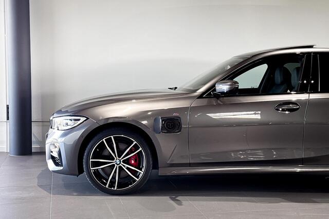 BMW 3-SERIE Sedan 330e eDrive Edition | M Sport Plus | Glazen schuif-/kanteldak | Stoelverwarming | Head-Up Display |