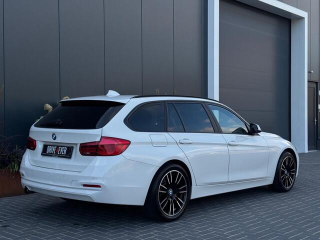 BMW 3-SERIE 318i Executive M19 NAVI PDC ELEK PAKKET SPORTVELGEN LED