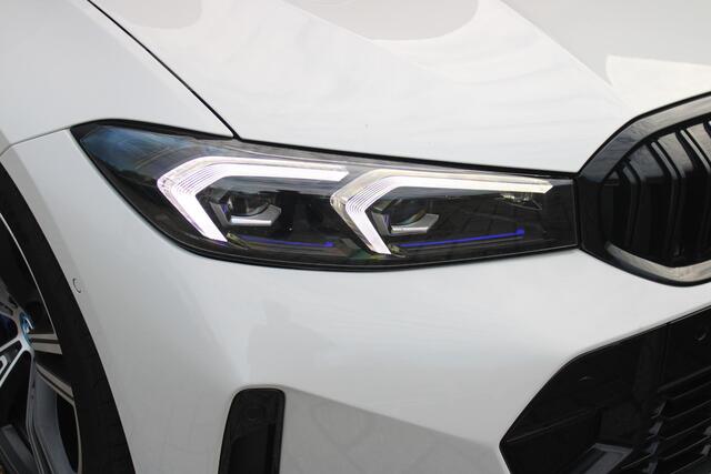 BMW 3-SERIE Touring 330e 292PK M-SPORT | M-SPORT PRO-PAKKET | M-SPORT REMMEN UITGEVOERD IN DONKERBLAUW MET M LOGO | BMW LIVE COCKPIT PROFESSIONAL | CURVED DISPLAY |DRIVING ASSISTANT INCL. HEAD-UP DISPLAY | PANORAMISCH SCHUIF/KANTEL DAK | PARKING ASSIST INCL. ACHTERUI