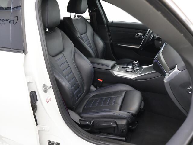 BMW 3-SERIE 320i High Executive Edition | M-Sport | Sportstoelen | Digitaal Dashboard | HUD | Apple CarPlay/Android Auto | Navigatie | Camera | DAB | Stoelverwarming | Adaptieve Cruise Control | Interieur Verlichting | LED |
