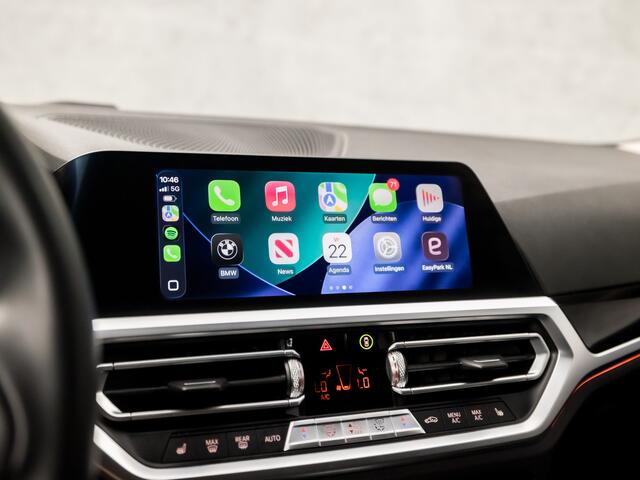 BMW 3-SERIE Touring 330e High Executive Sportline 293Pk Automaat (APPLE CARPLAY, GROOT NAVI, LEDER, CAMERA, SFEERVERLICHTING, STOELVERWARMING, SPORTSTOELEN, GETINT GLAS, TREKHAAK ELEKTRISCH, ELEK ACHTERKLEP, NIEUWSTAAT)