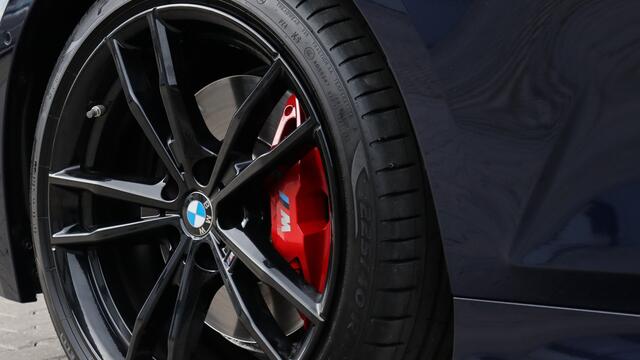 BMW 3-SERIE Touring 330i M-Sport Pro | Harman/Kardon | Panoramadak | Head-up | Trekhaak | M Sportstoelen | Carbon